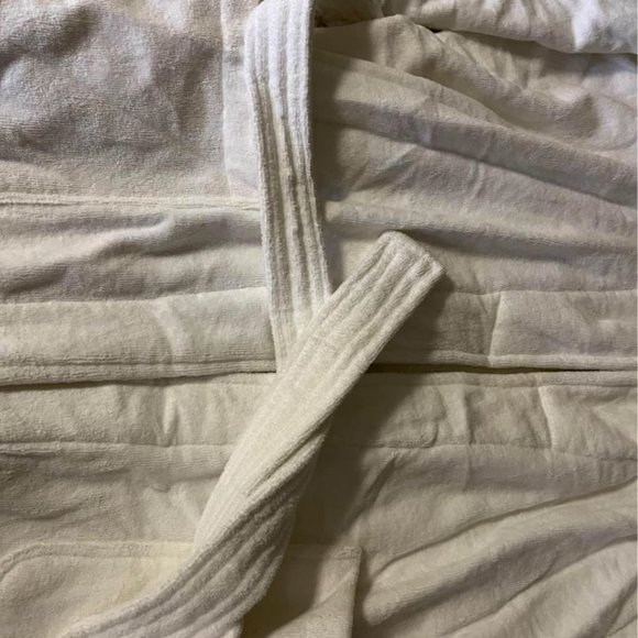 NEW YORK RANGERS BATHROBE. WHITE. - Picture 3 of 8